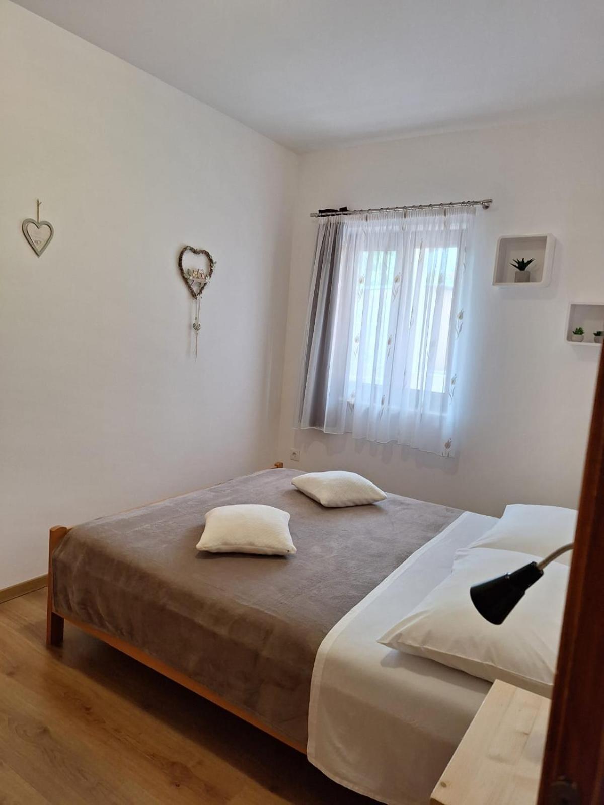 Apartman Paola Malinska Exterior foto